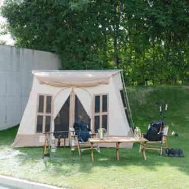 Mia Via(ミア ヴィア) キャンプ好きのおふたり♪テントも余裕で飾れる広さ!