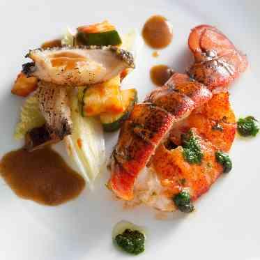 Mia Via(ミア ヴィア) 温かいものは温かいうちに
そのお料理が一番良い状態でゲストのお席へ