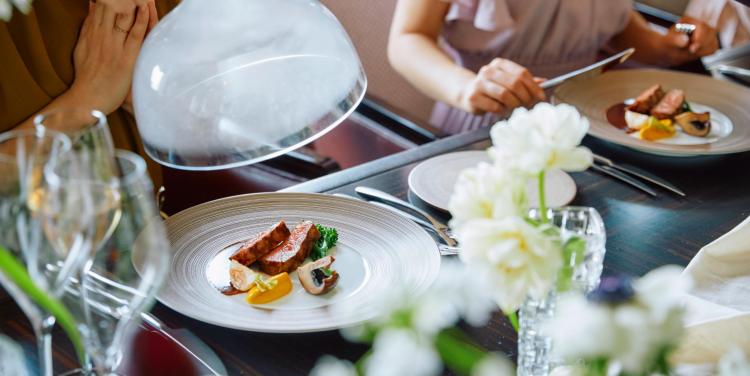 TABLE 9 TOKYO W 料理