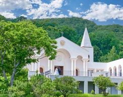 ローズガーデンクライスト教会の画像2