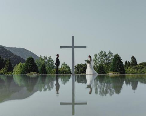 プリムローズガーデン 森と水の教会の画像1