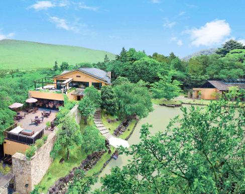 THE HILLTOP TERRACE NARA(ザ・ヒルトップテラス奈良)の画像1