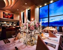 ロイヤルパインズホテルの画像1