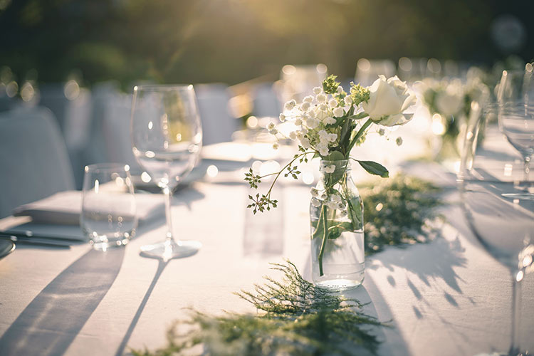 結婚式　テーブルセッティング　花