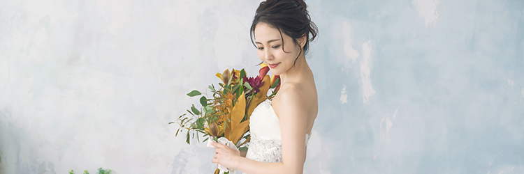 新婦　ウエディングドレス　ブーケ