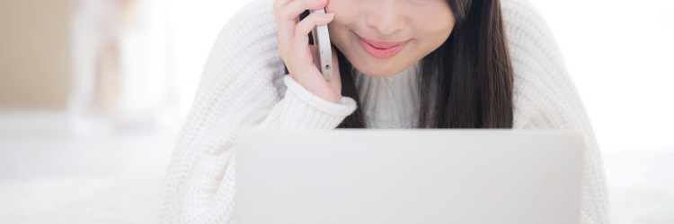 電話　スマホ　女性