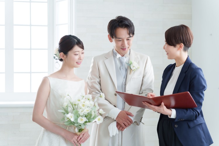 30人で結婚式をする費用の相場は？自己負担金の目安も紹介！