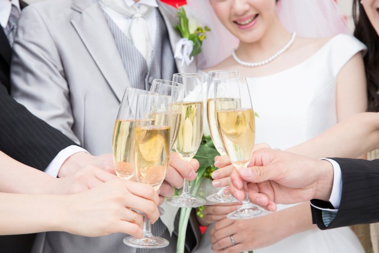 新郎新婦　披露宴　乾杯