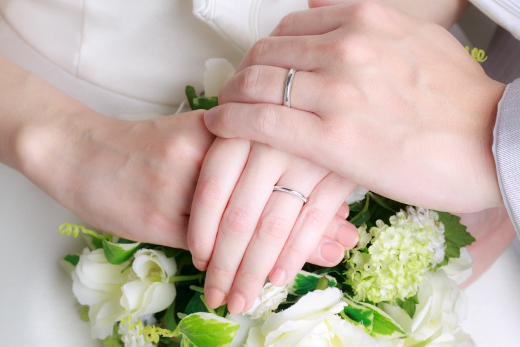 新郎新婦　結婚指輪