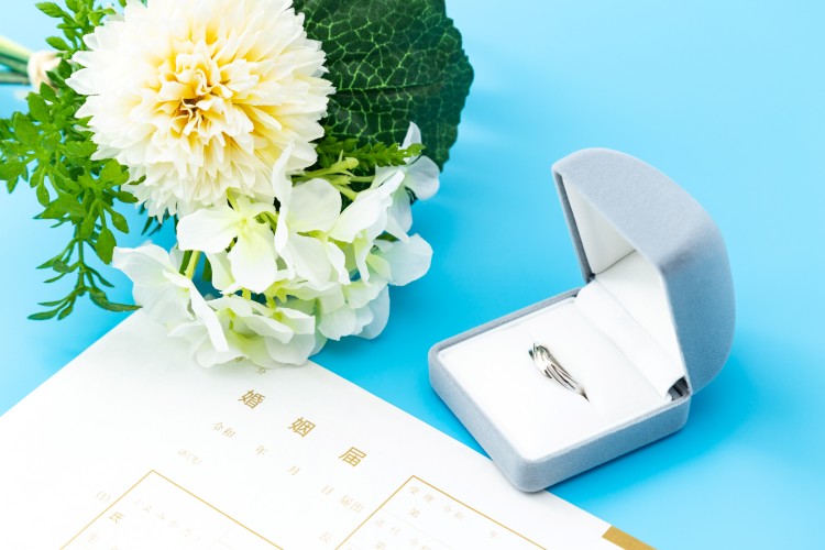 婚姻届　結婚式　入籍