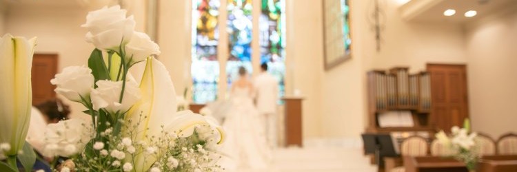 バージンロード　新郎新婦　教会