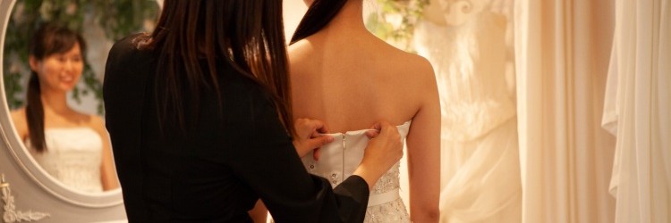 ウエディングドレス　新婦　試着