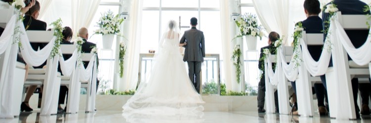 結婚式　新郎新婦　チャペル