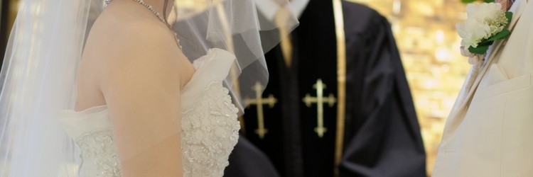 結婚式　新郎新婦　チャペル