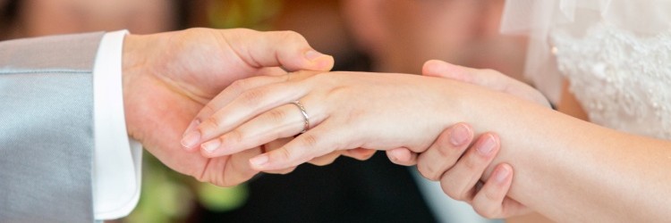 新郎新婦　指輪交換