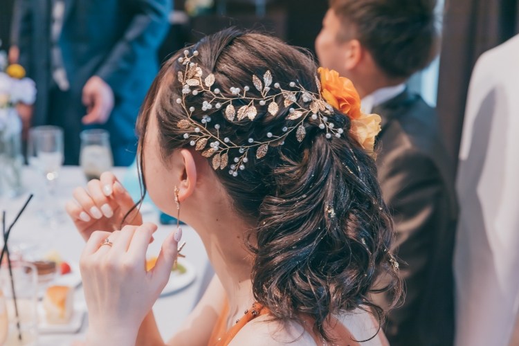 新婦　披露宴　ヘアスタイル