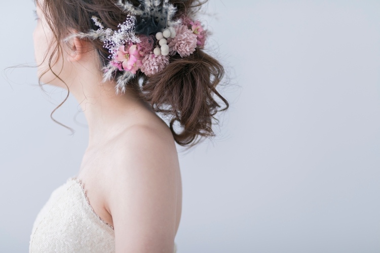 新婦　ウエディングドレス　ヘアスタイル
