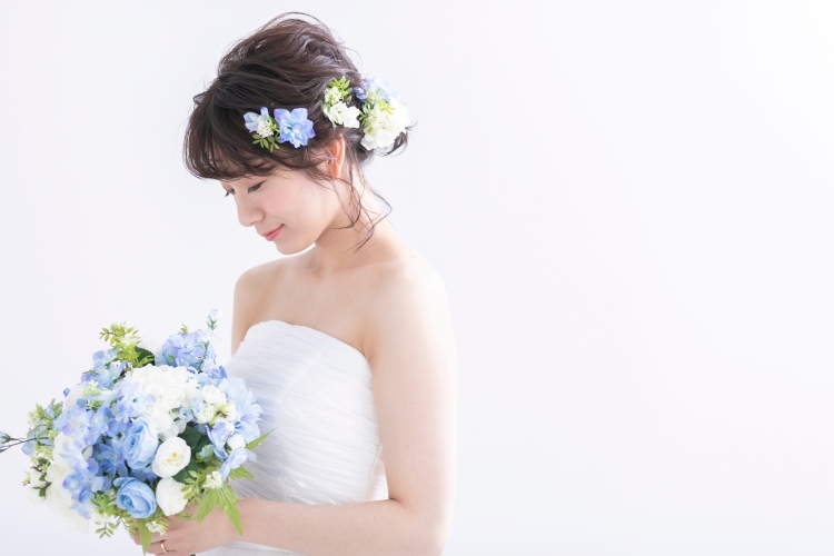 新婦　ウエディングドレス　ブーケ