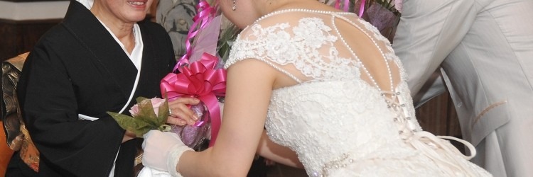 新郎新婦　花束贈呈