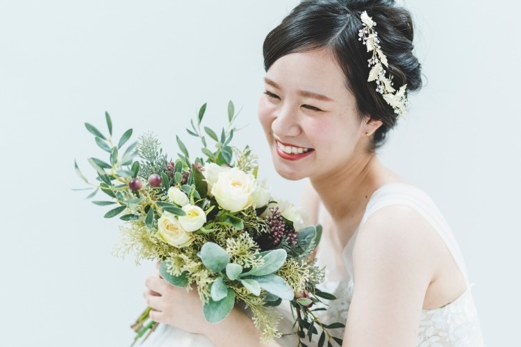 新婦　ウエディングドレス　ヘアスタイル