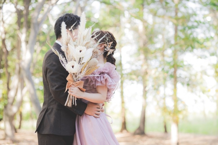 新郎新婦　フォトウエディング　ドライフラワー