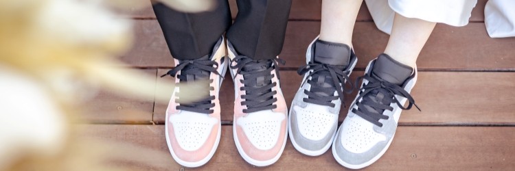 新郎新婦　スニーカー　フォトウエディング