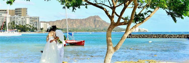 新郎新婦 リゾートウエディング 海