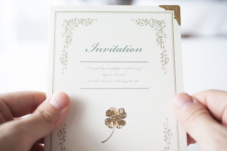 これで安心！結婚式の招待状を出す最適な時期＆発送までの5ステップ