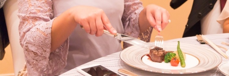 披露宴　ゲスト　食事