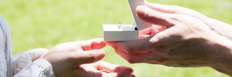 カップル　婚約指輪　プロポーズ