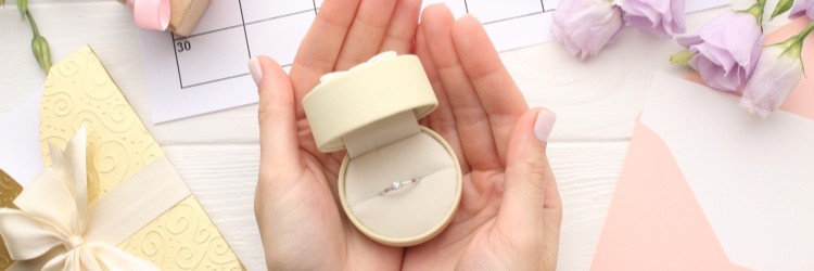 婚約指輪　入籍　カレンダー