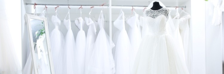 ウエディングドレス　試着　ブライダルフェア