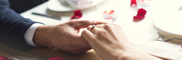 カップル　婚約指輪　プロポーズ