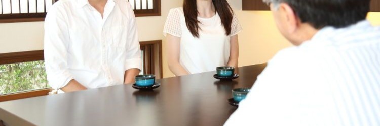 カップル　顔合わせ　挨拶