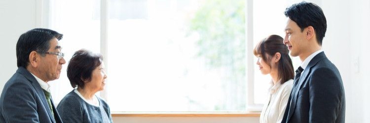 カップル　両親　顔合わせ　挨拶