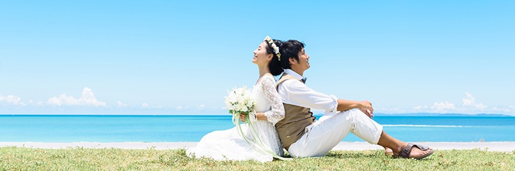 新郎新婦 リゾートウエディング 海