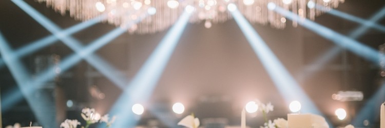 披露宴 シャンデリア 照明