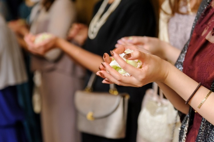 結婚式　ゲスト　フラワーシャワー