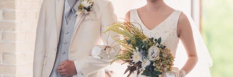 新郎新婦　結婚式　ブーケ