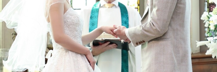 新郎新婦　チャペル　結婚式