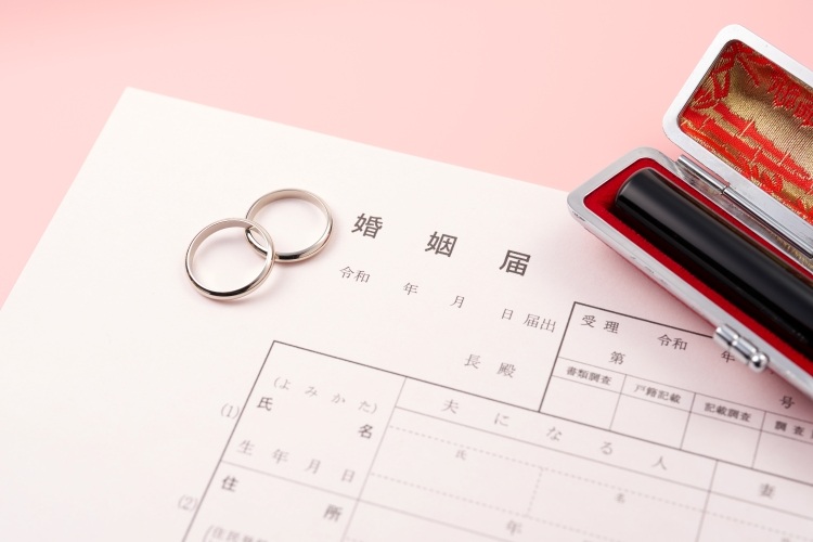 婚姻届　印鑑　結婚指輪