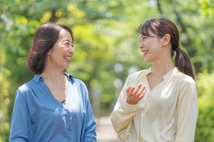 女性　新婦　母親