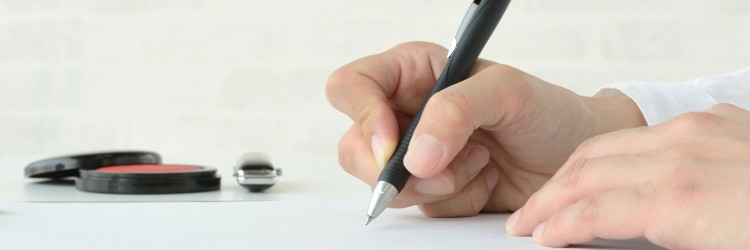 書類　ペン　印鑑