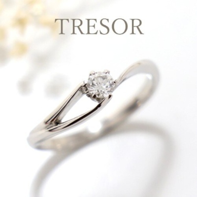 トレゾア　婚約指輪　ウェーブ　爪あり