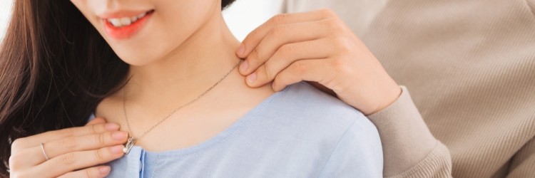 カップル　プレゼント　ネックレス