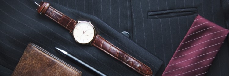 男性　腕時計　スーツ