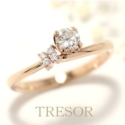 トレゾア　婚約指輪　ウェーブ　メレ
