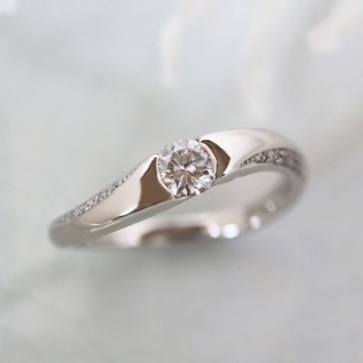 工房茶ぼう 婚約指輪 ウェーブ 伏せ込み