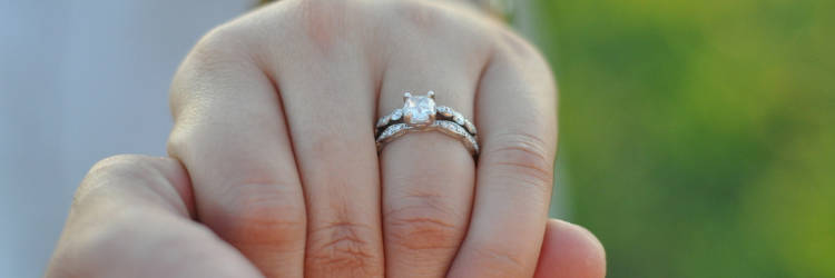 婚約指輪　ダイヤモンド