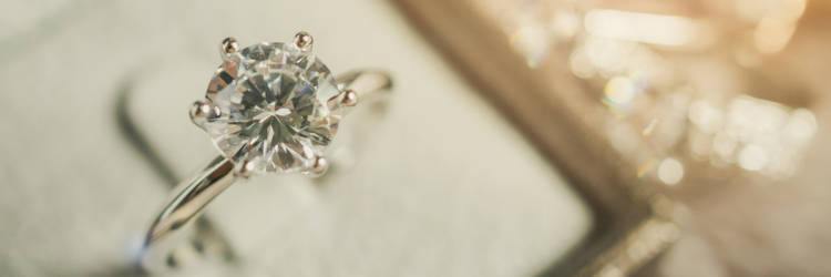 婚約指輪　爪あり　ソリティア